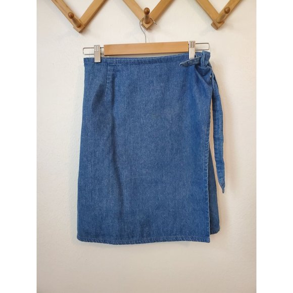 Central Falls Dresses & Skirts - Vintage 80s Central Falls denim knee length wrap skirt L